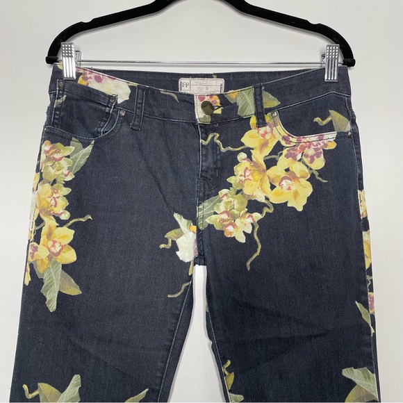Free People Floral Bali Flare Leg Jeans Low Rise Stretchy In Miami Night Size 28 - Picture 6 of 10